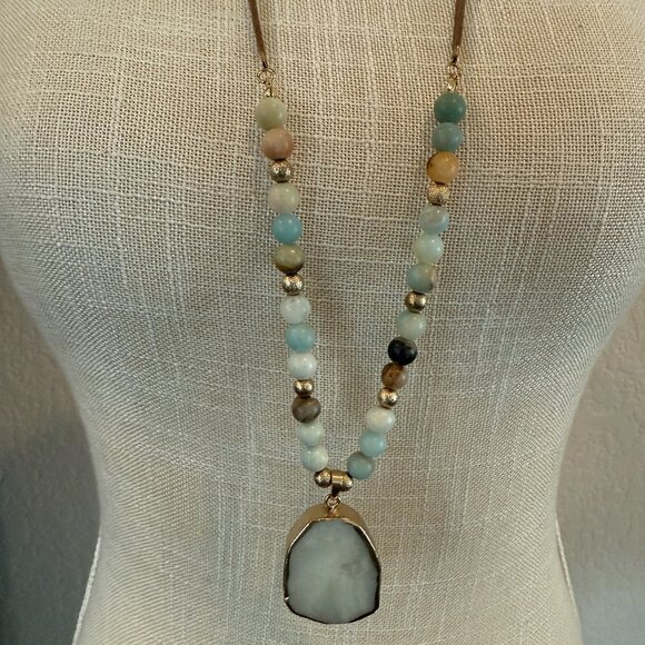Artisan Agate Slice Pendant Mixed Material Necklace - Picture 2 of 11